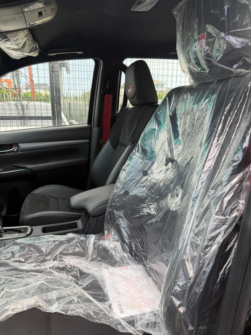 Toyota Hilux GR Sport Black Pickup Truck — photo 5