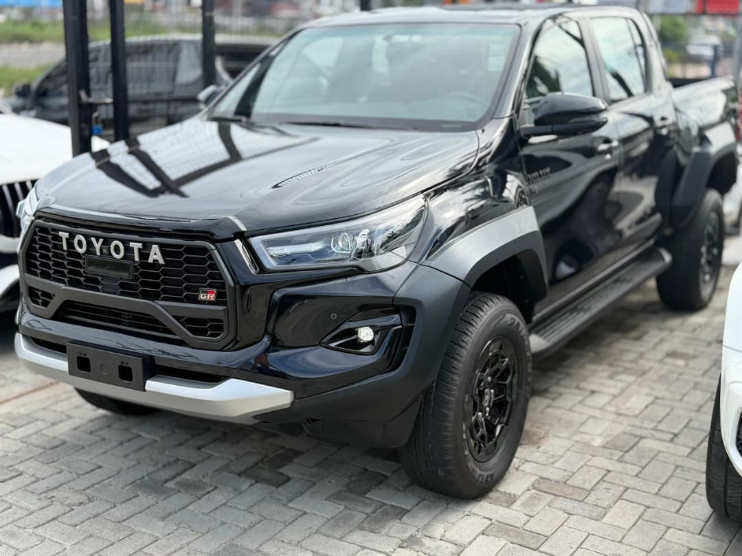 Toyota Hilux GR Sport Black Pickup Truck — photo 6