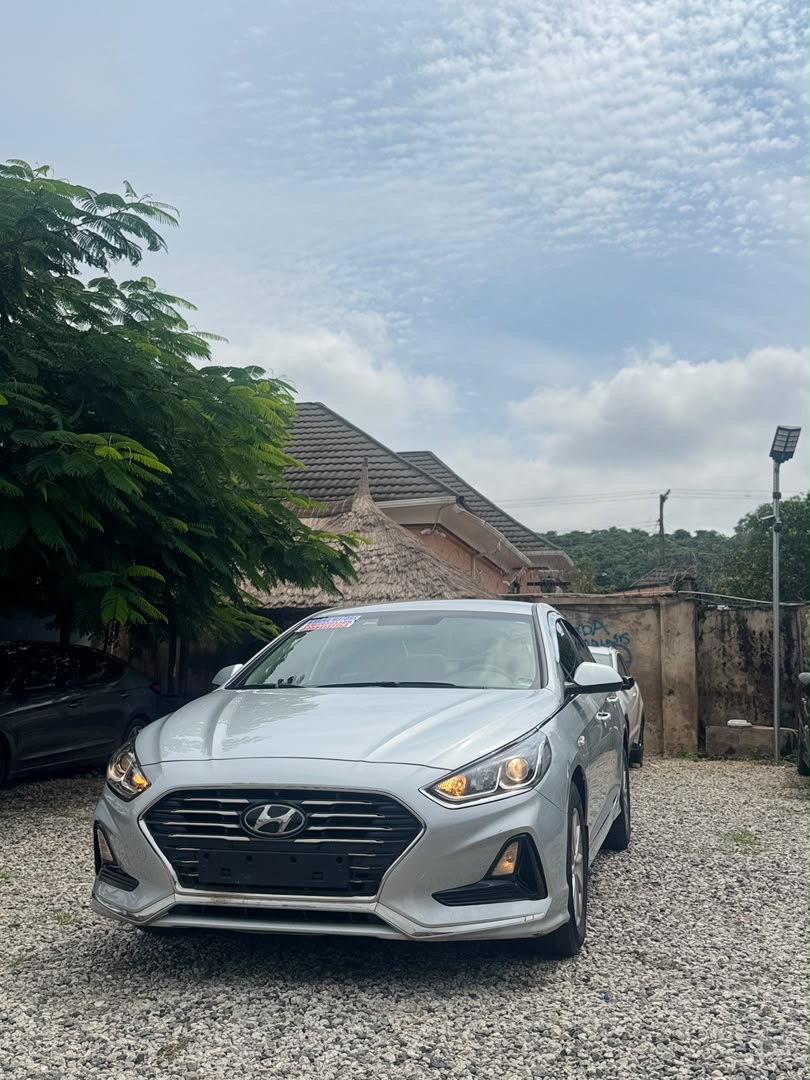 Hyundai Sonata Silver Sedan