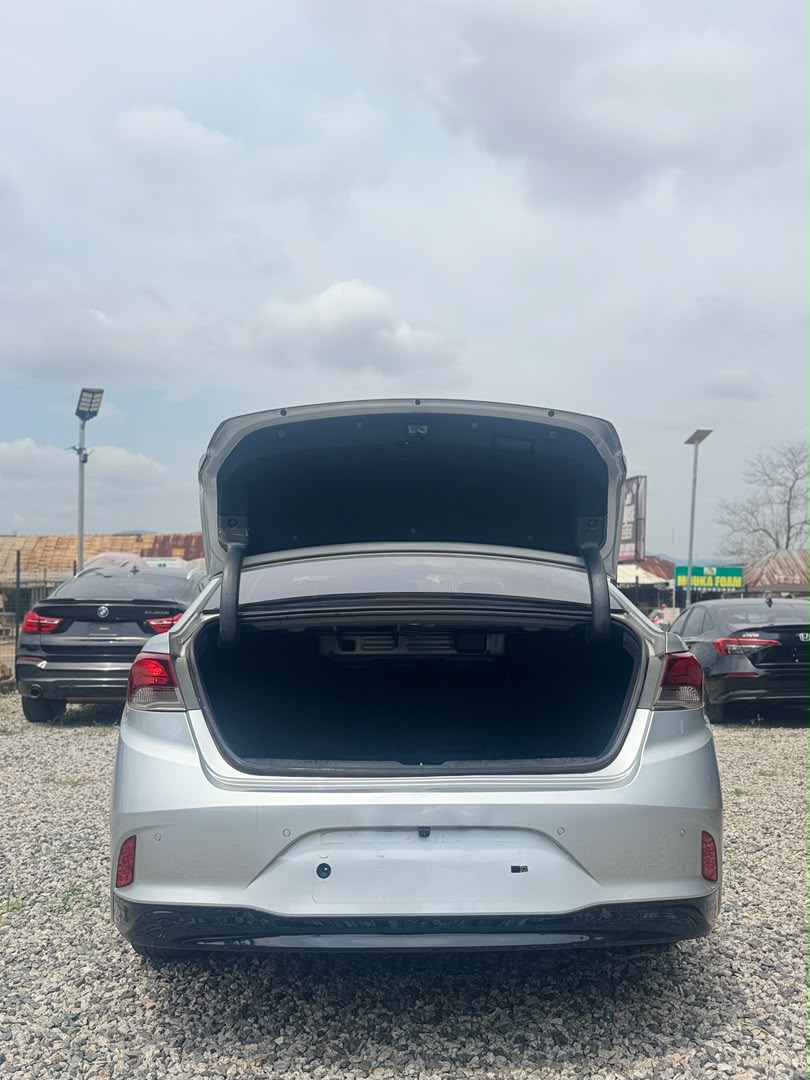 Hyundai Sonata Silver Sedan