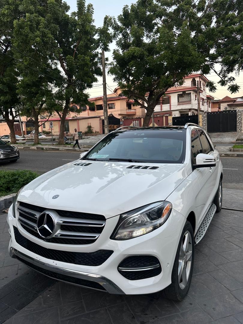 Mercedes-Benz GLE 350 White SUV with Sunroof GLE350