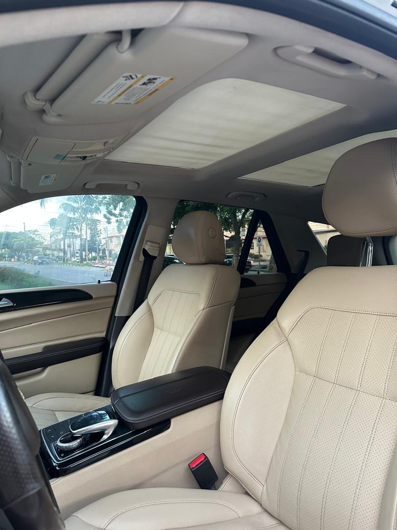 Mercedes-Benz GLE 350 White SUV with Sunroof GLE350
