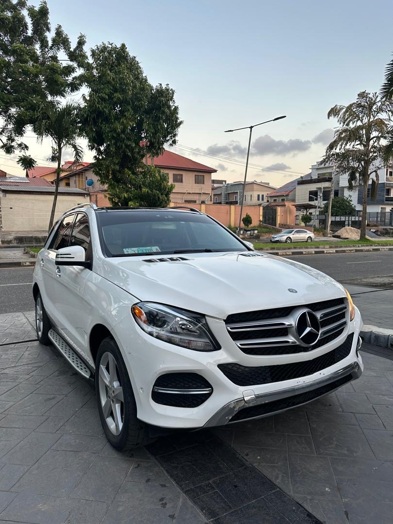 Mercedes-Benz GLE 350 White SUV with Sunroof GLE350