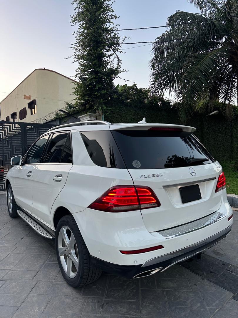 Mercedes-Benz GLE 350 White SUV with Sunroof GLE350