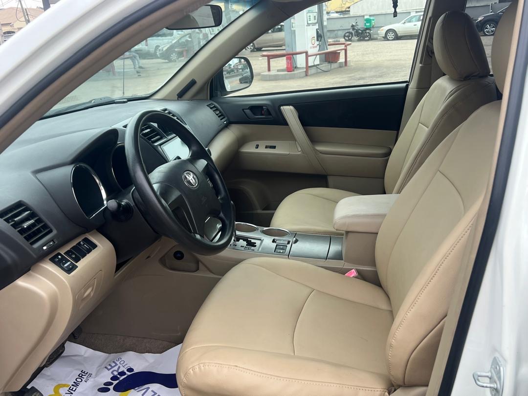 2010 Toyota Highlander V6 White SUV for Sale