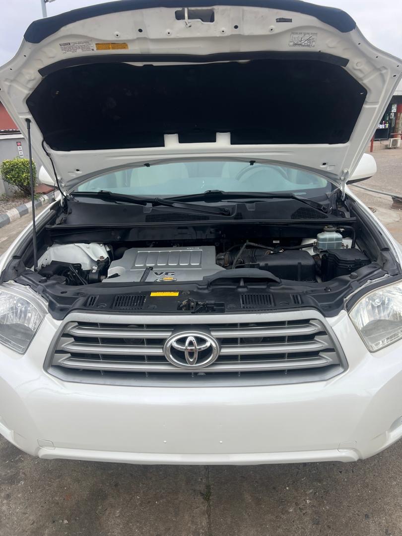 2010 Toyota Highlander V6 White SUV for Sale