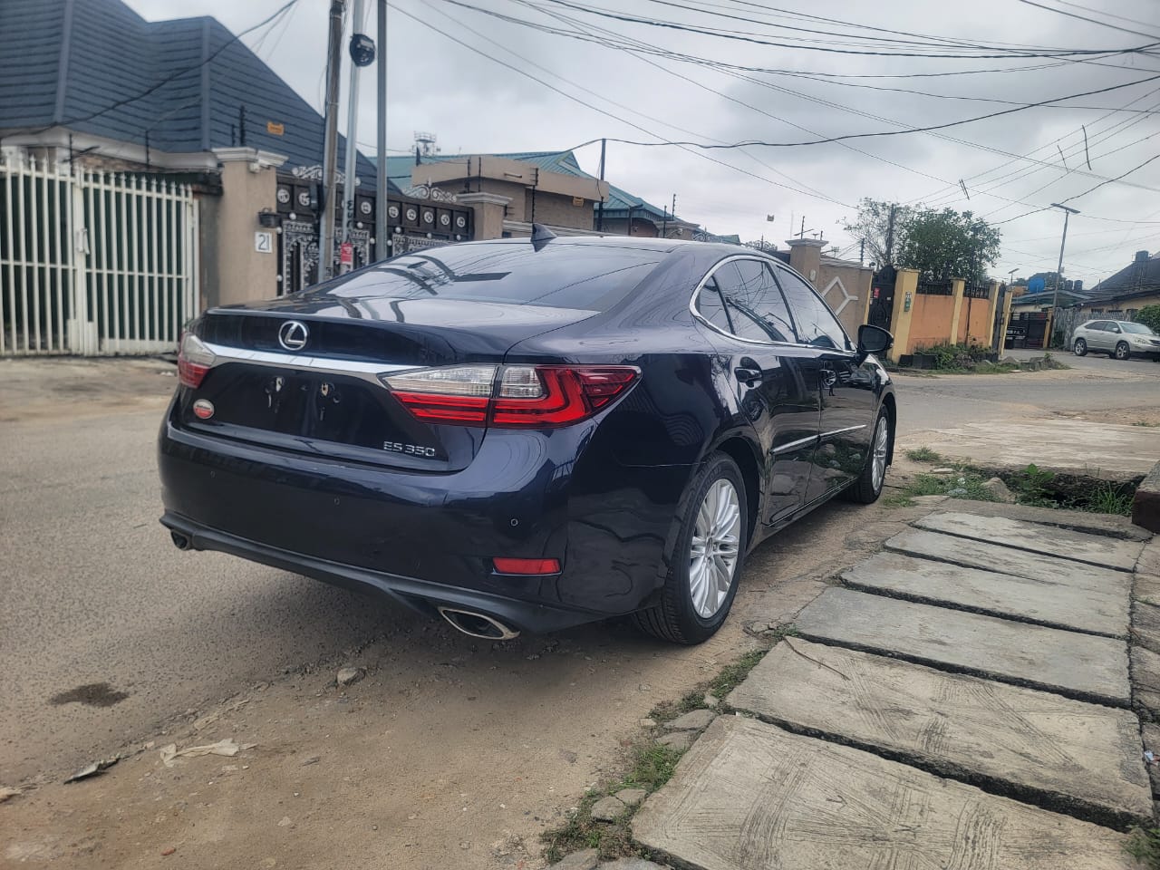 Lexus ES 350 Sedan, Dark Blue — photo 2