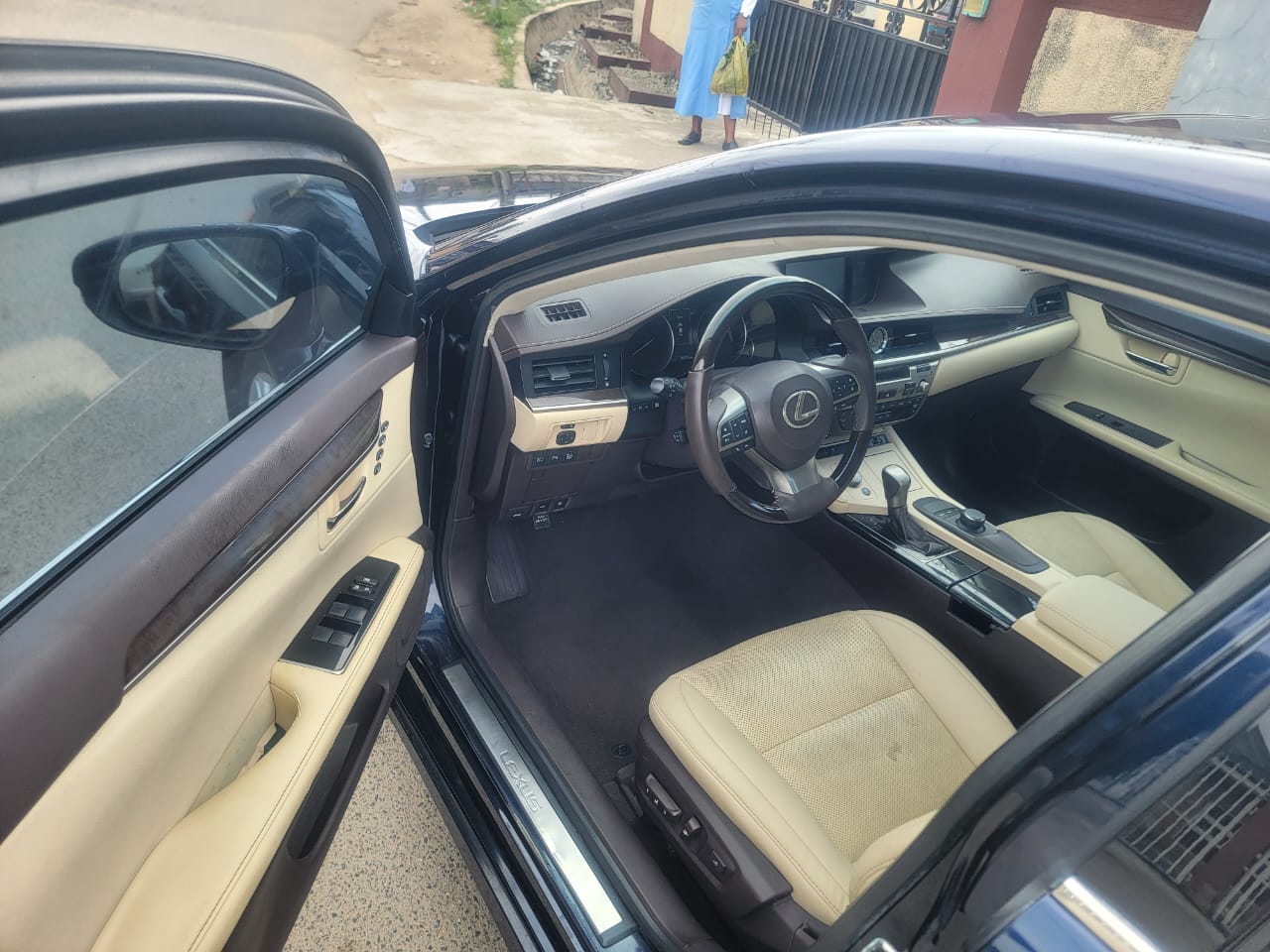Lexus ES 350 Sedan, Dark Blue — photo 4