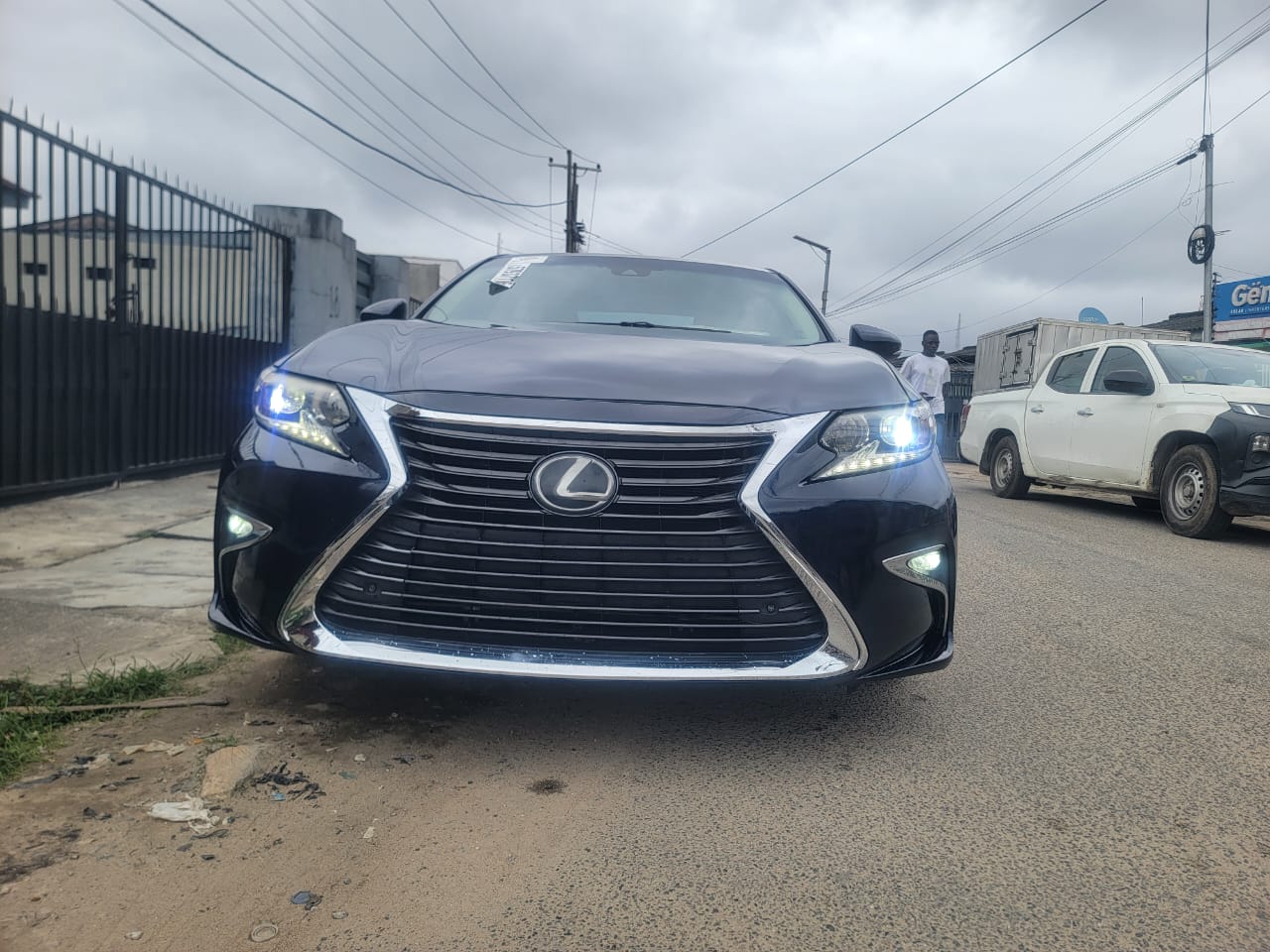 Lexus ES 350 Sedan, Dark Blue — photo 10