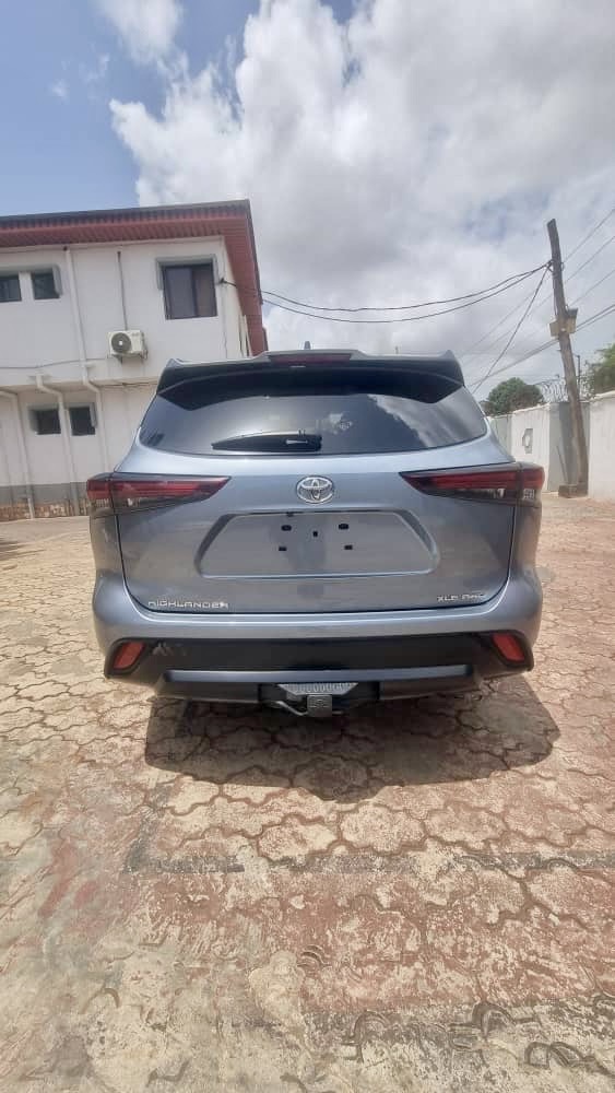 Toks 2014 Toyota Highlander SUV, Light Blue