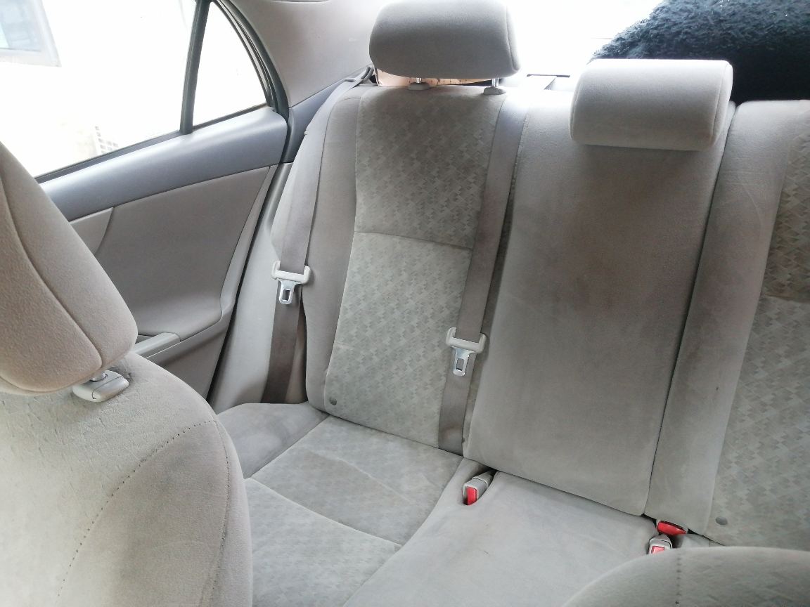 2010 Toyota Corolla, LE. VERY Sharp — photo 3