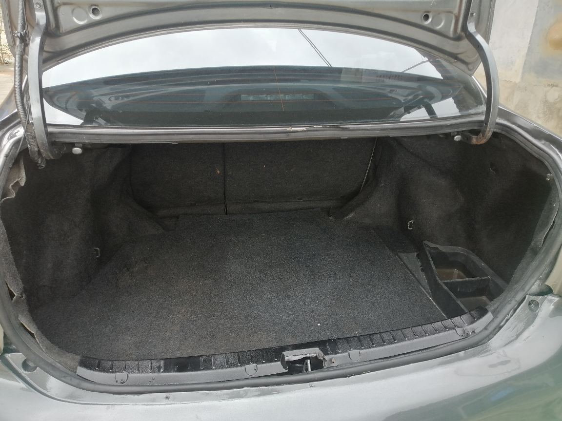 2010 Toyota Corolla, LE. VERY Sharp — photo 5