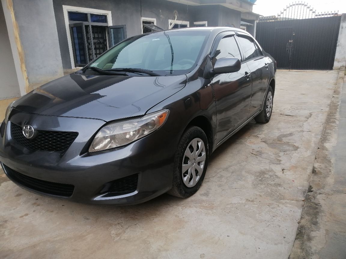 2010 Toyota Corolla, LE. VERY Sharp — photo 8