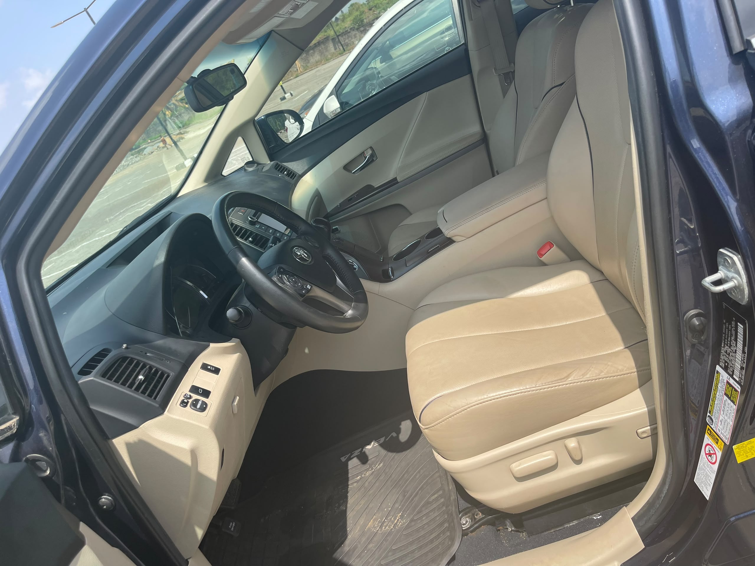 2015 Toyota Venza XLE, Sharp Blue Crossover — photo 2