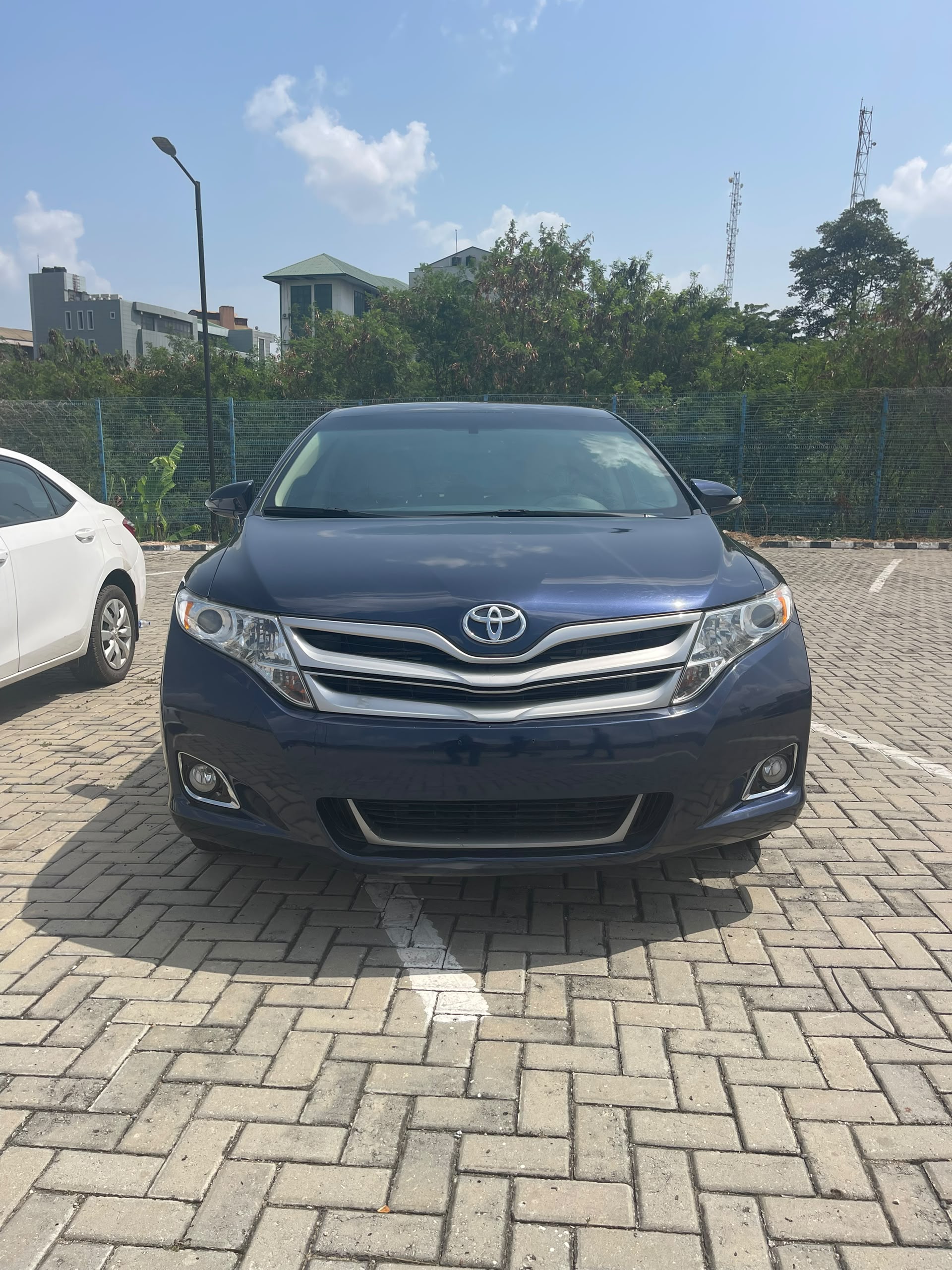 2015 Toyota Venza XLE, Sharp Blue Crossover