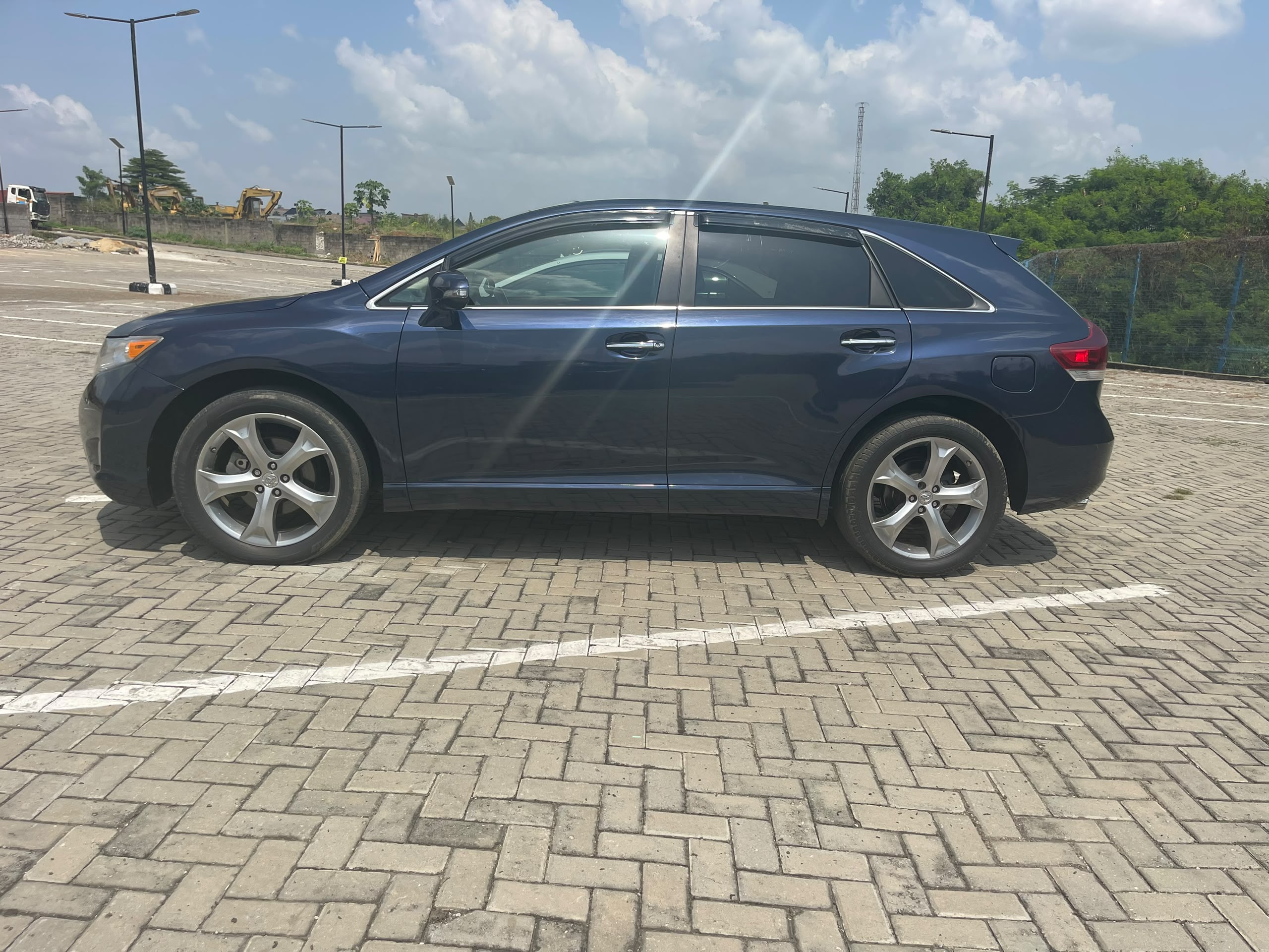 2015 Toyota Venza XLE, Sharp Blue Crossover — photo 6