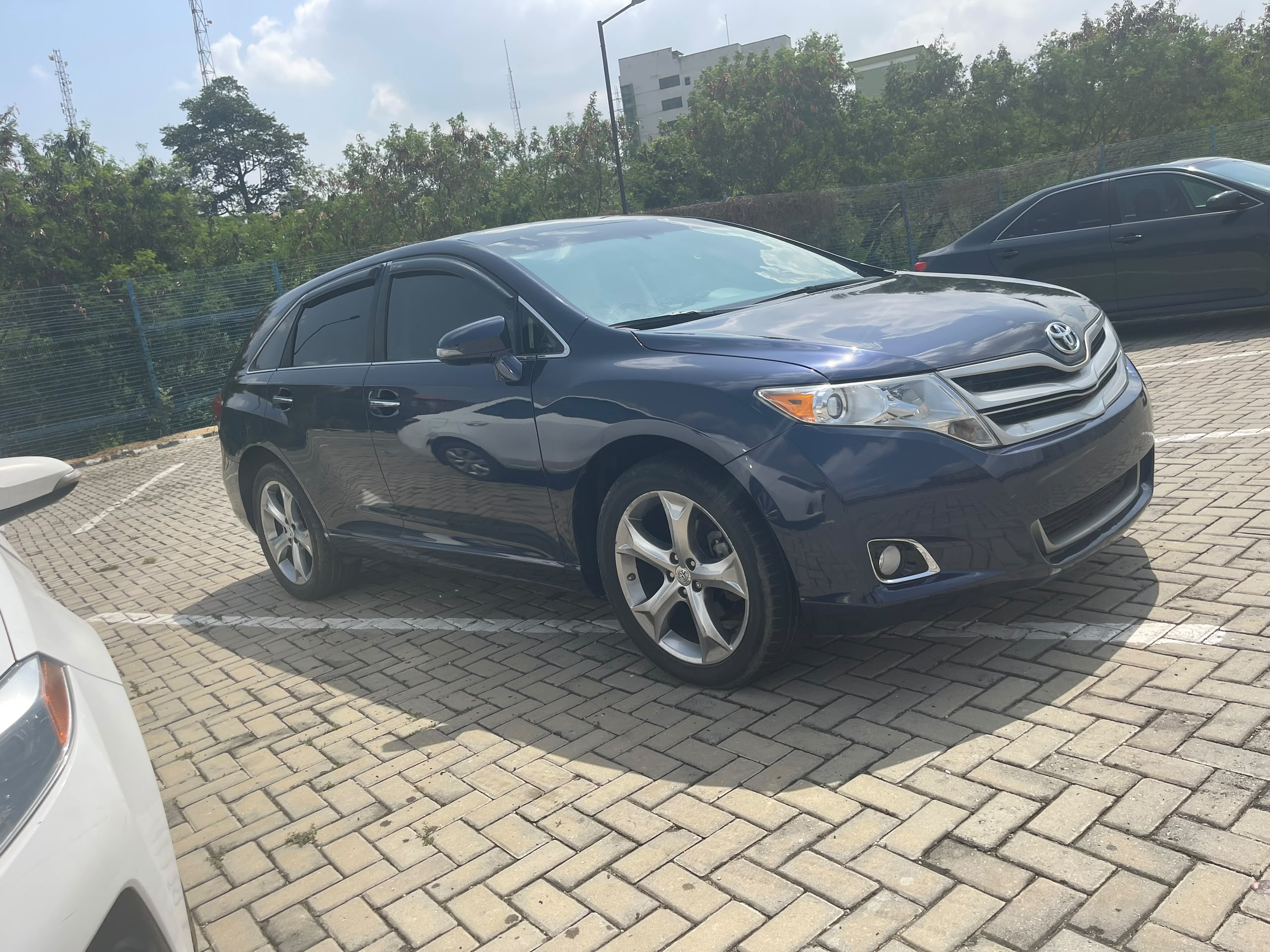 2015 Toyota Venza XLE, Sharp Blue Crossover — photo 7