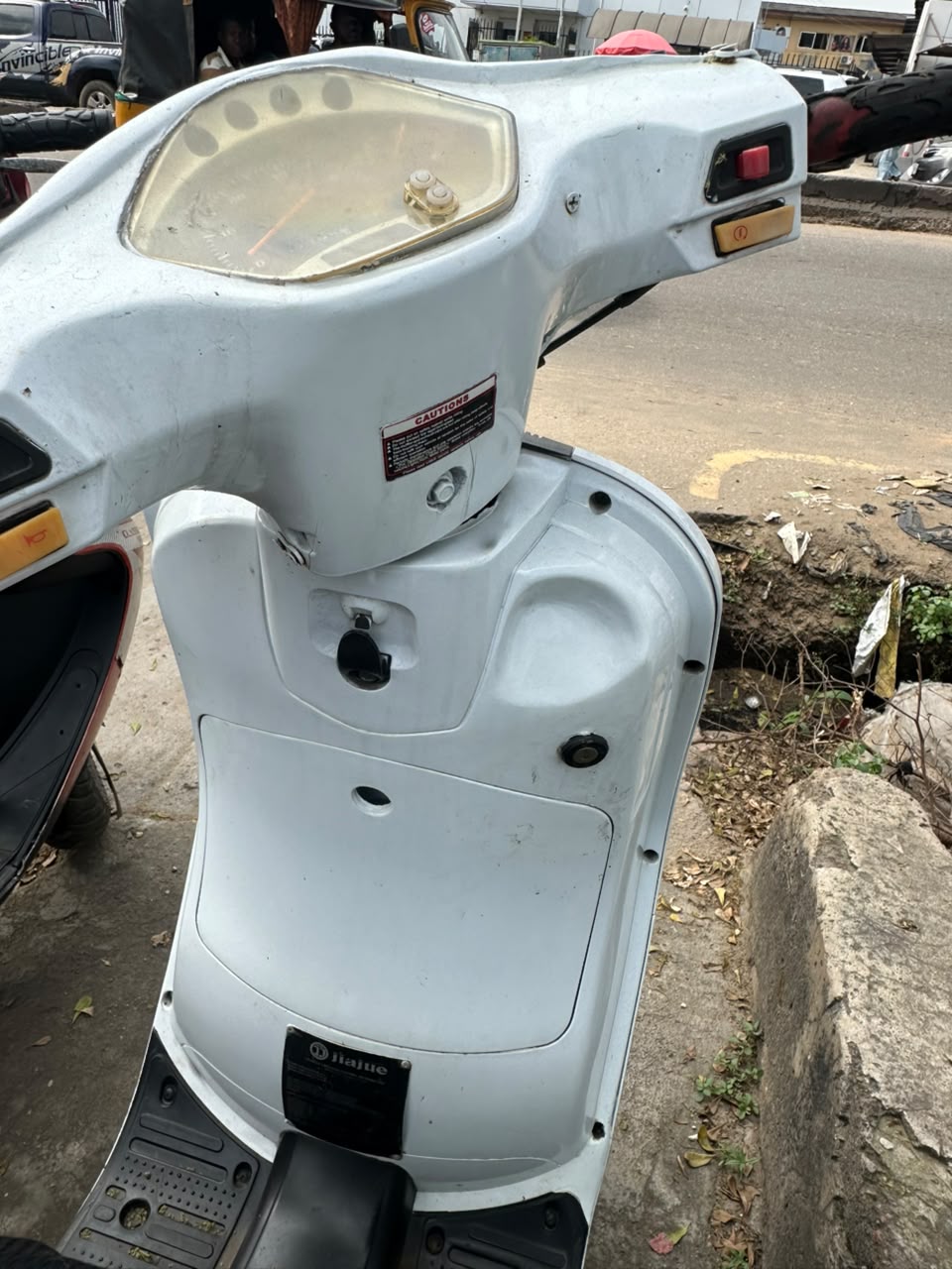 Alpha Scooter White