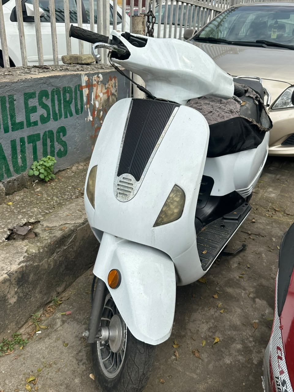 Alpha Scooter White