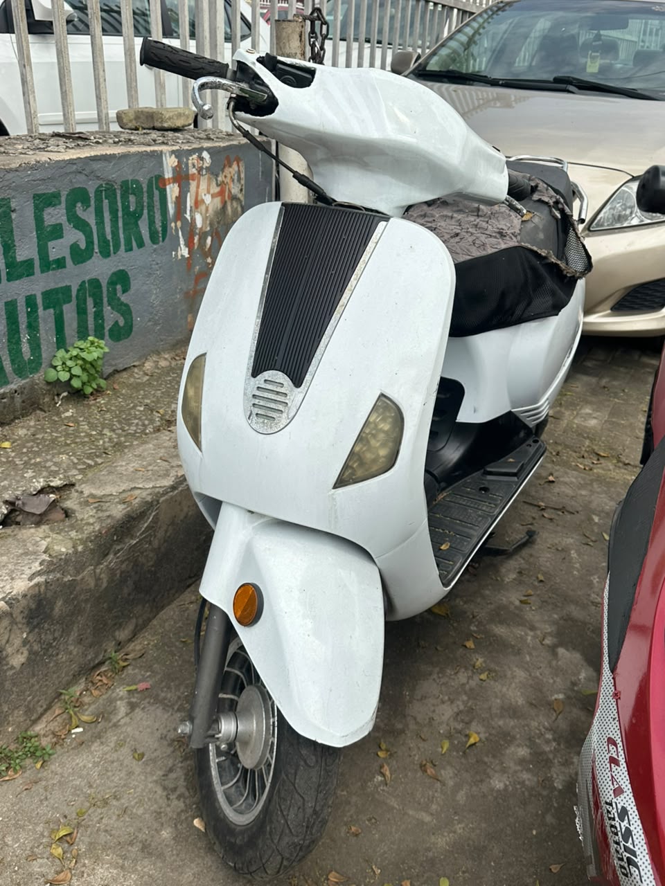 Alpha Scooter White