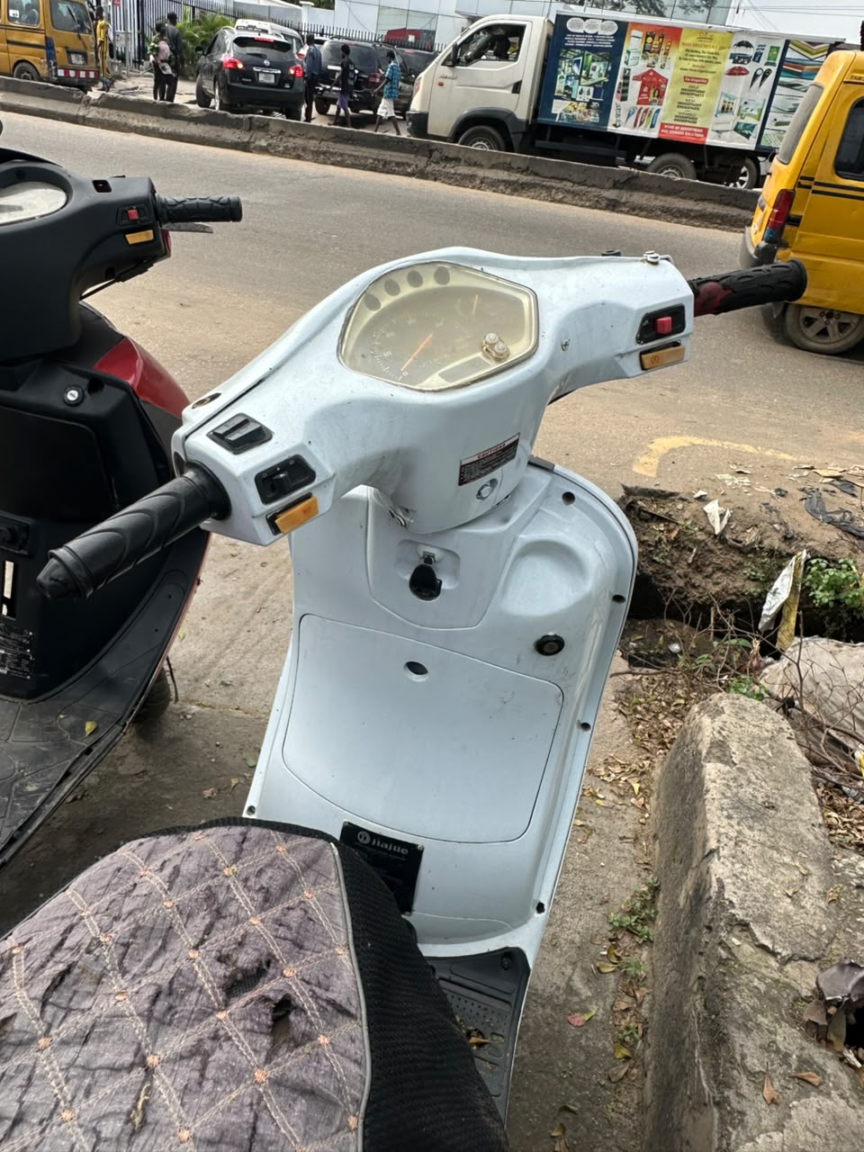 Alpha Scooter White