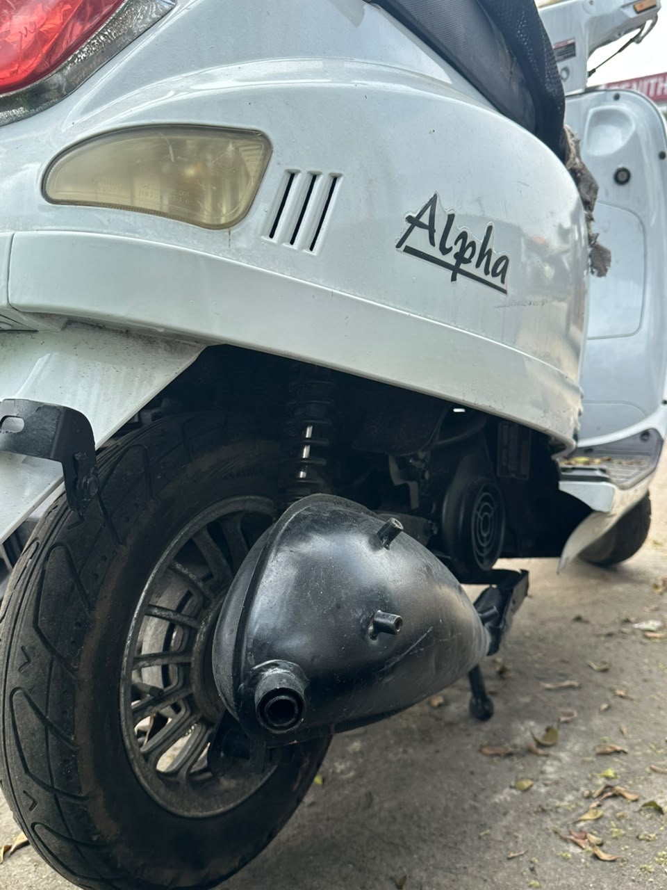 Alpha Scooter White