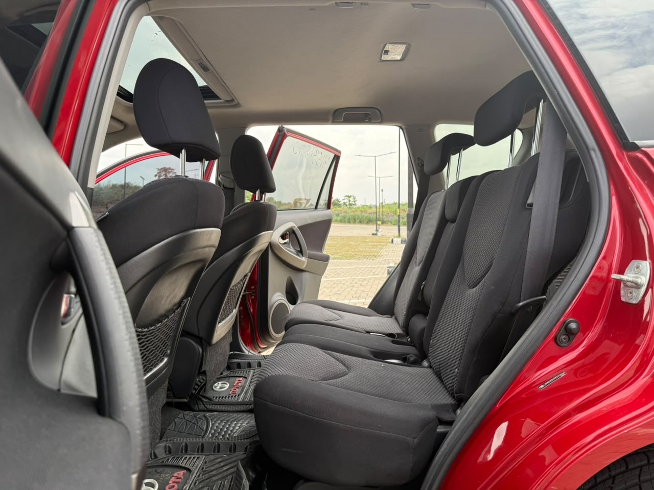 Toyota RAV4 V6 Red SUV for Sale