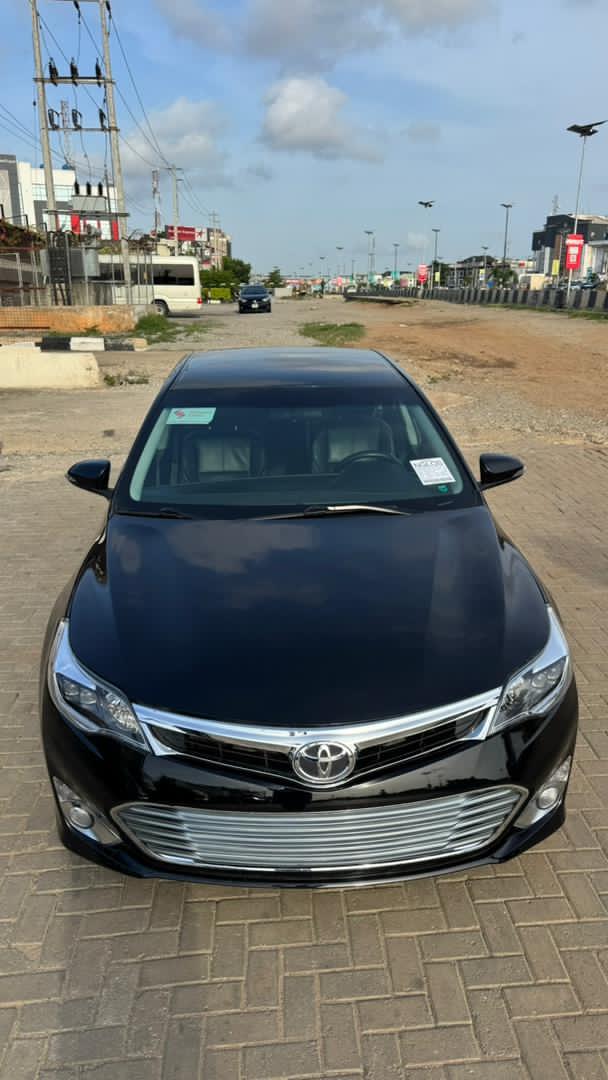 Toyota Avalon XLE Black Sedan
