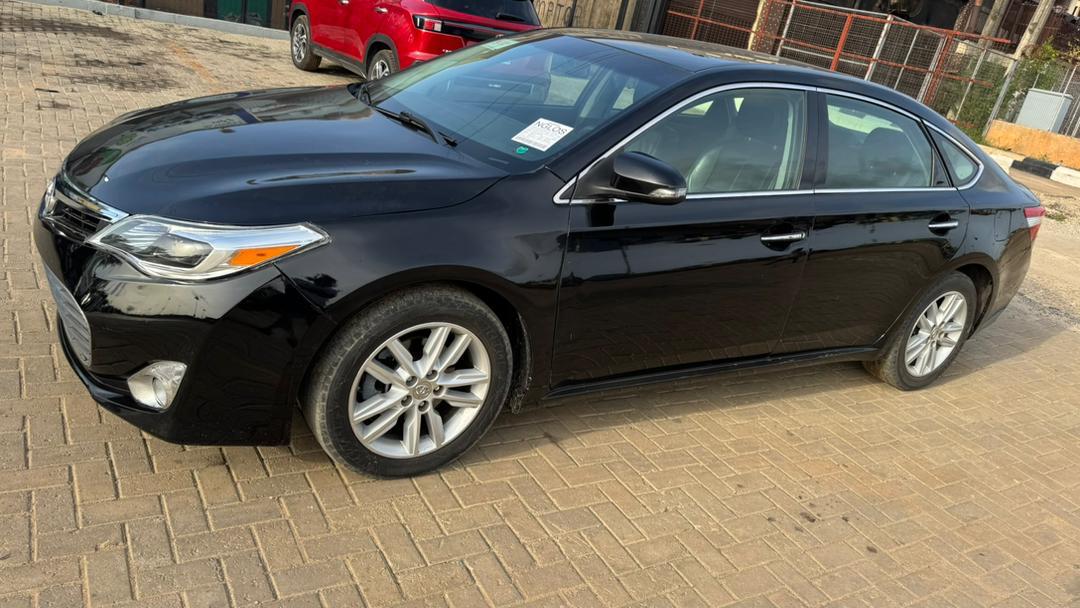 Toyota Avalon XLE Black Sedan
