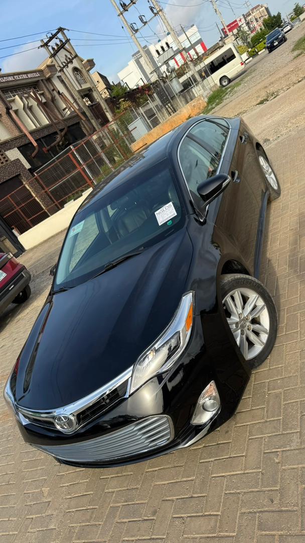 Toyota Avalon XLE Black Sedan