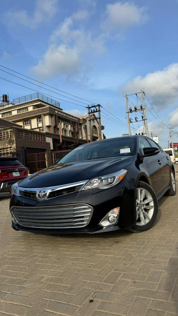 Toyota Avalon XLE Black Sedan