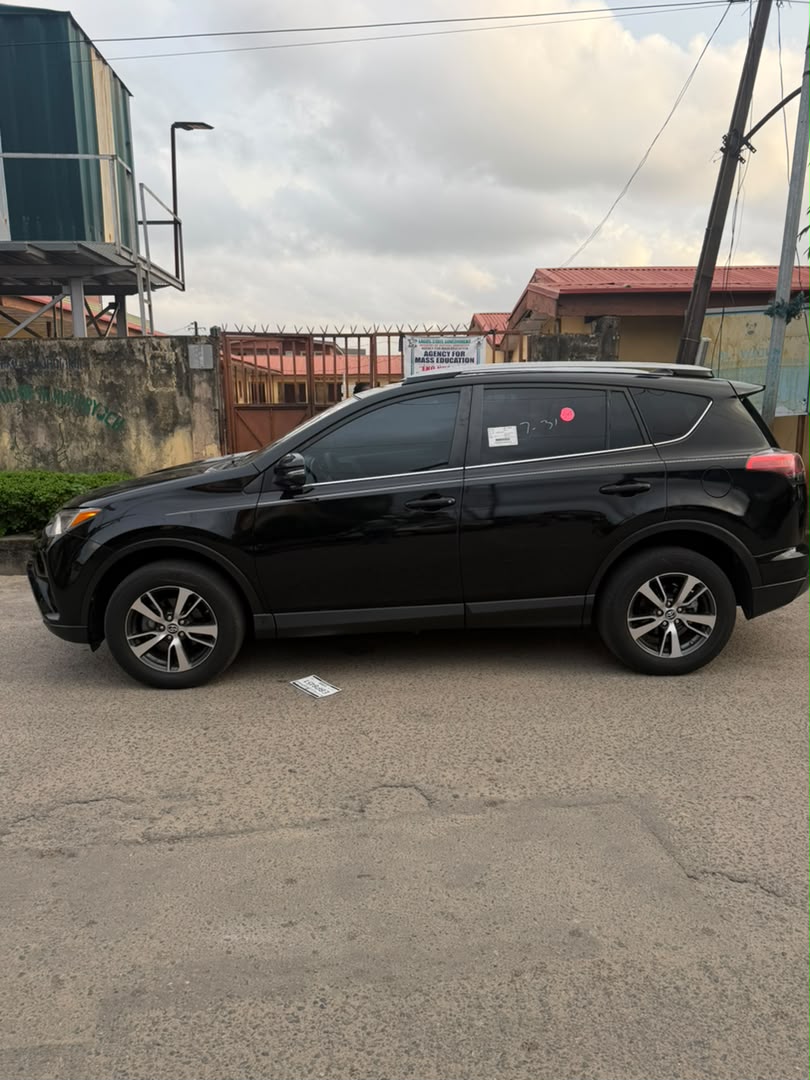 Toyota RAV4 SUV, Black — photo 4