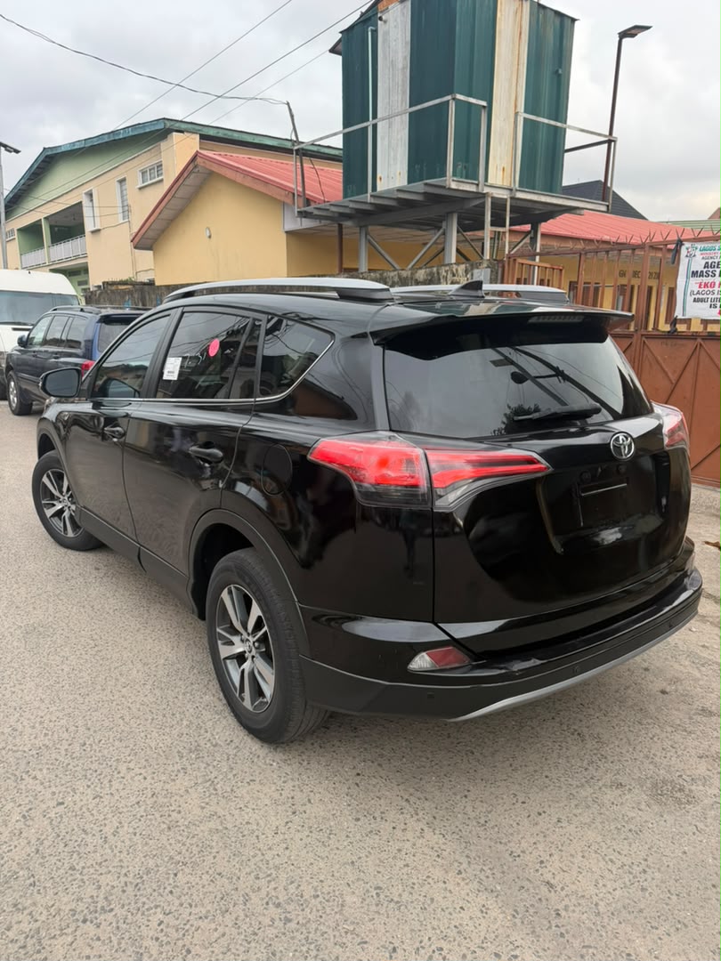 Toyota RAV4 SUV, Black — photo 6