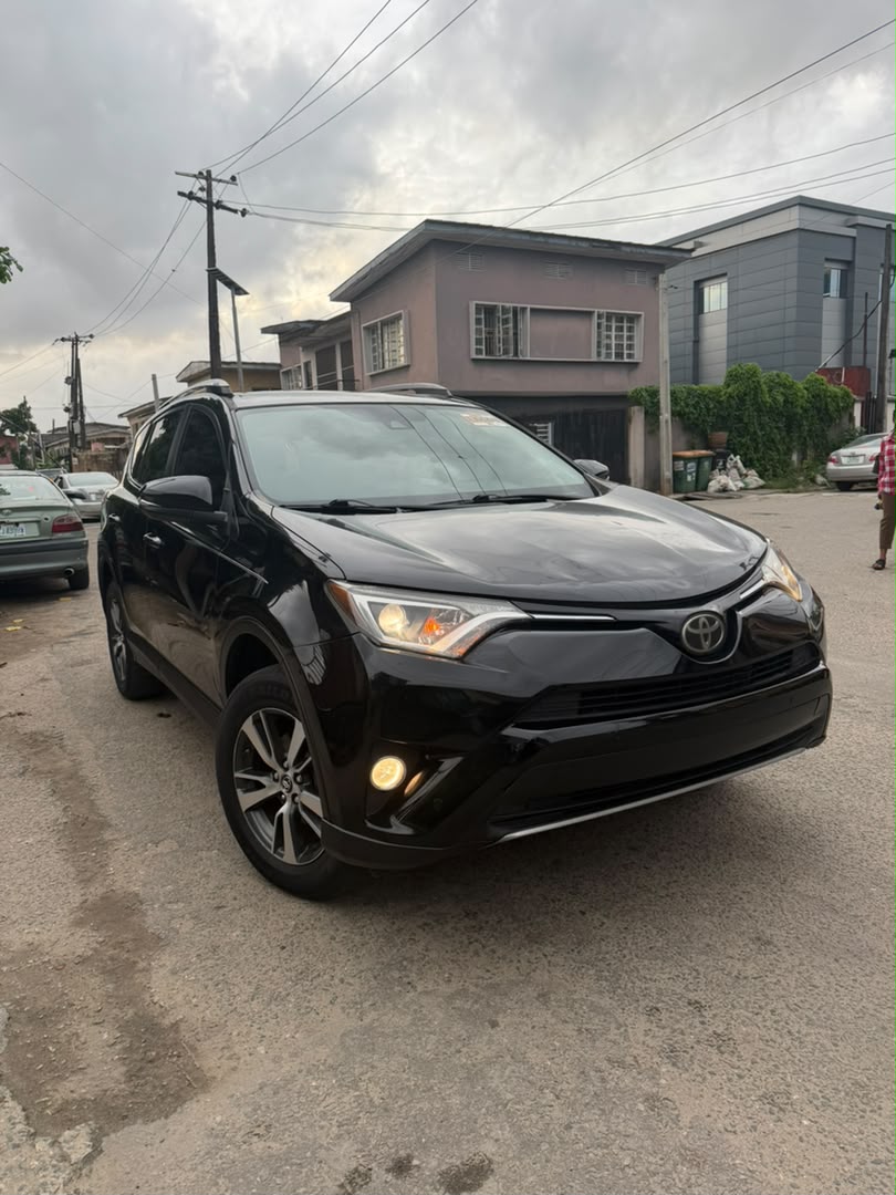 Toyota RAV4 SUV, Black — photo 9