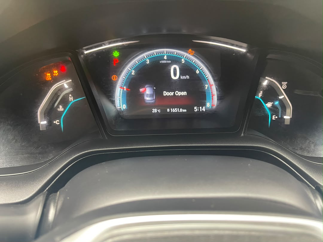 Honda Civic SE, White Sedan