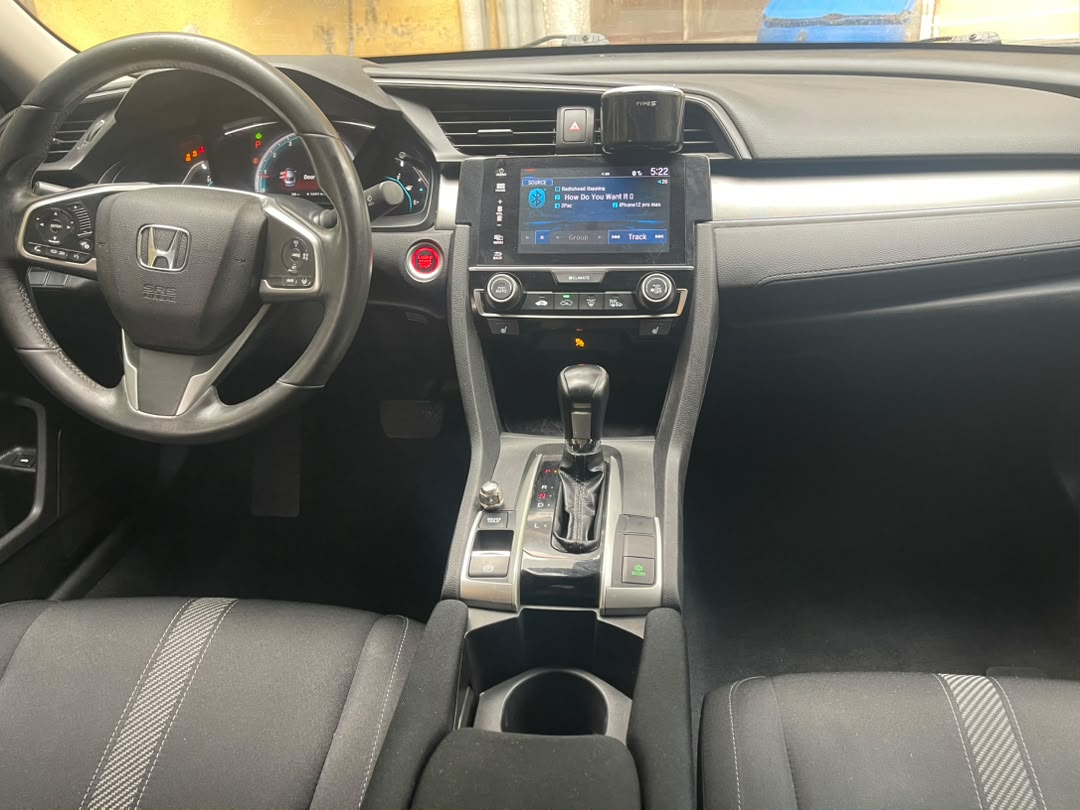 Honda Civic SE, White Sedan