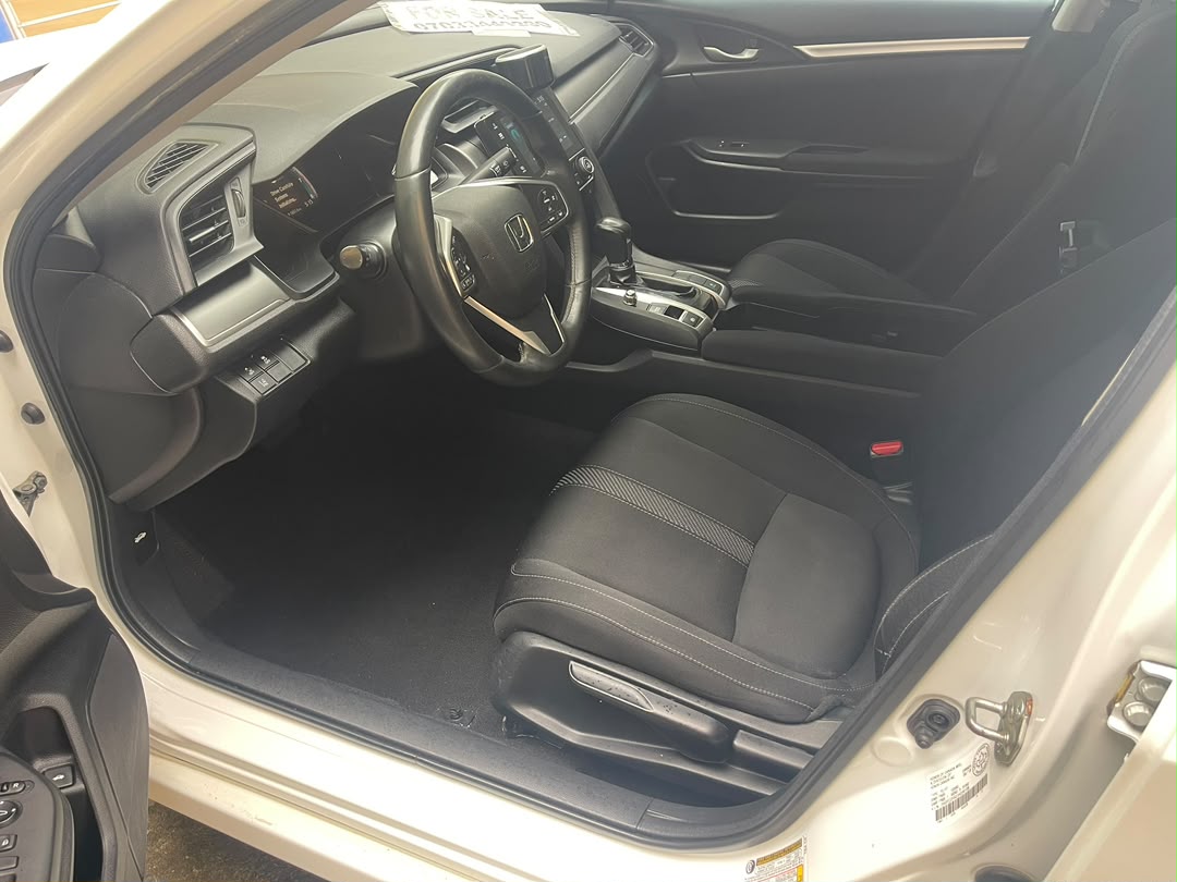 Honda Civic SE, White Sedan