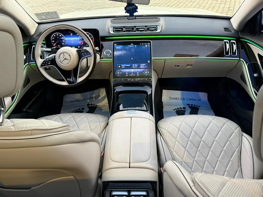 Mercedes-Benz S 560 White Sedan S560