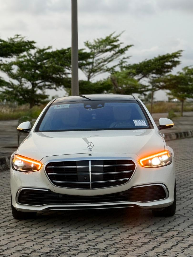 Mercedes-Benz S 560 White Sedan S560