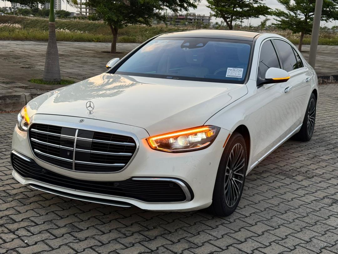Mercedes-Benz S 560 White Sedan S560