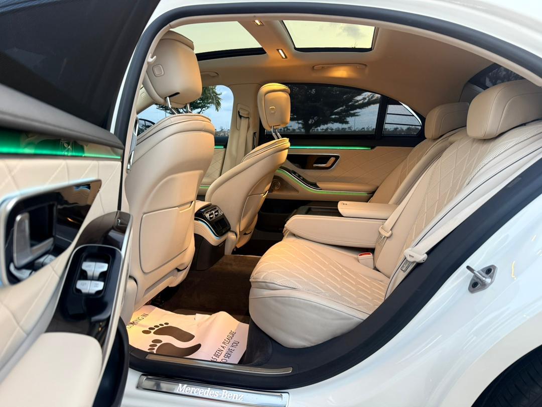 Mercedes-Benz S 560 White Sedan S560