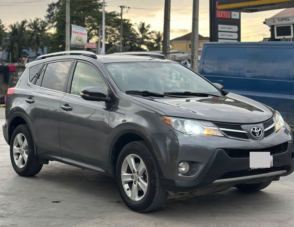 Toyota RAV4 XLE AWD, Dark Grey SUV