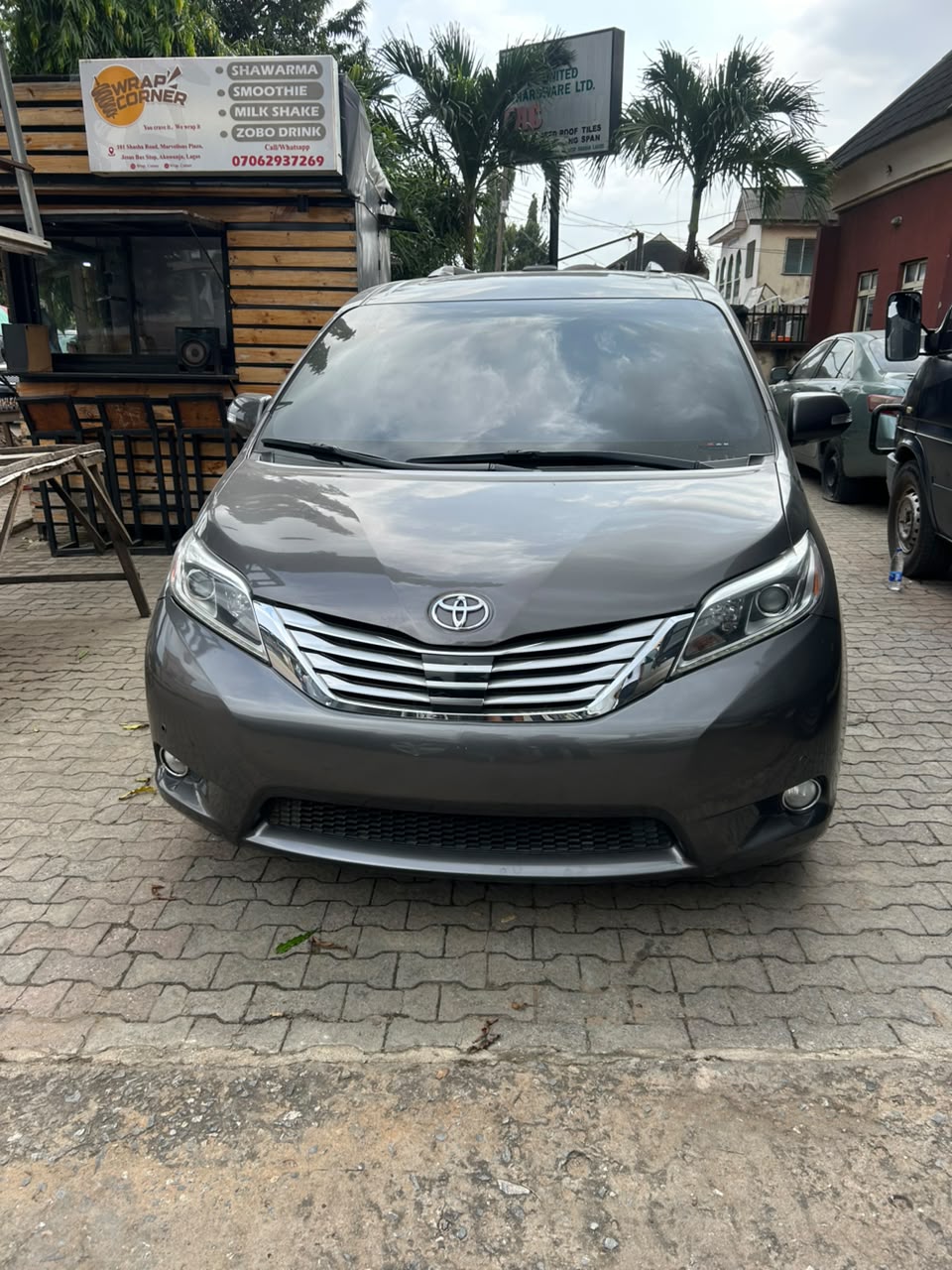 Toyota Sienna Limited, Dark Grey MPV