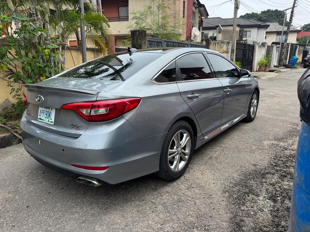 Hyundai Sonata, Silver Sedan with Alloy Wheels — photo 6