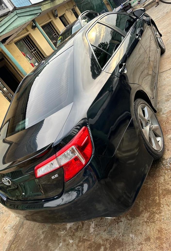 Toyota Camry SE Black Sedan