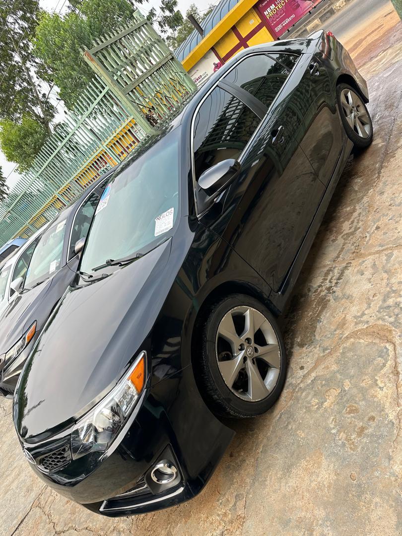 Toyota Camry SE Black Sedan