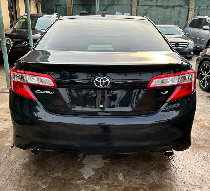 Toyota Camry SE Black Sedan