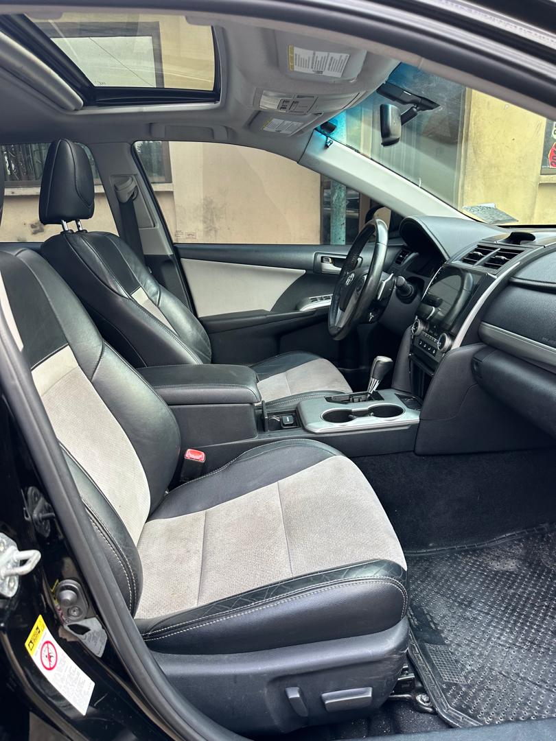 Toyota Camry SE Black Sedan