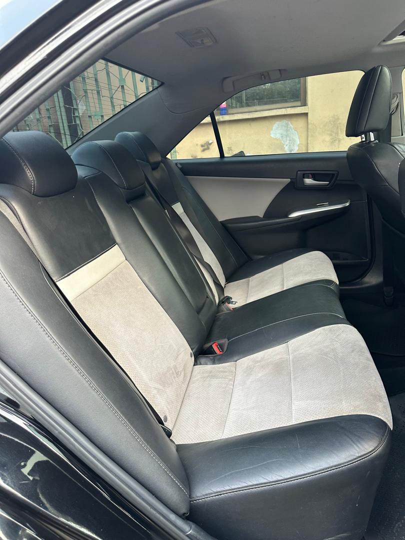 Toyota Camry SE Black Sedan