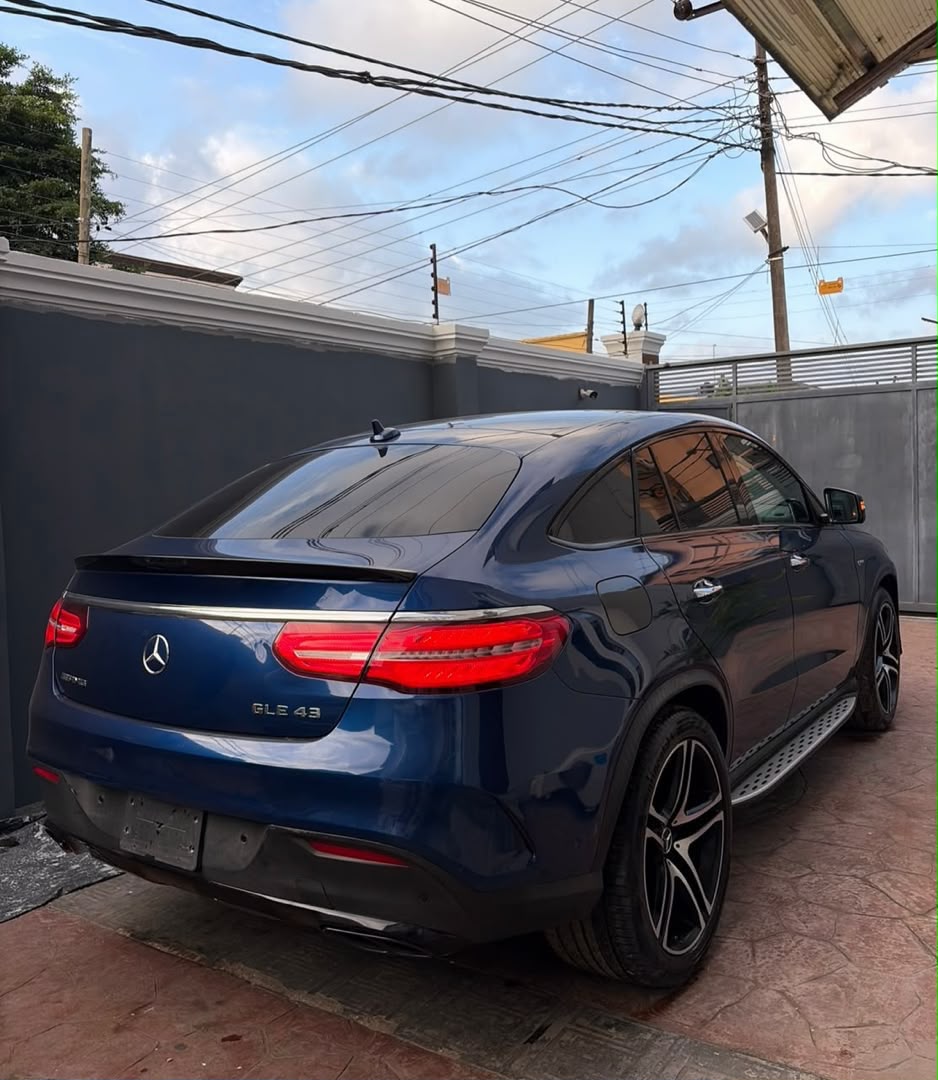 Mercedes-Benz GLE Coupe, Blue SUV for Sale — photo 8